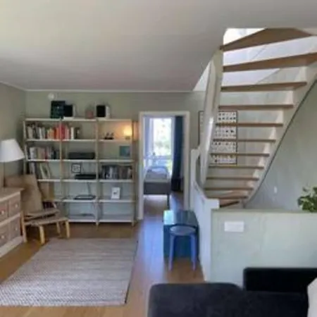 아파트 Three Floors - With Four Br In The